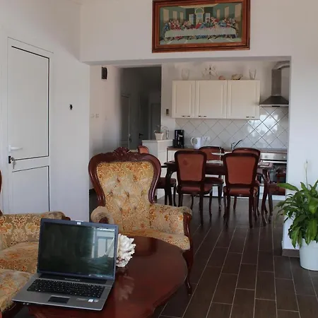 Konukevi Nikola Leko Hvar Town