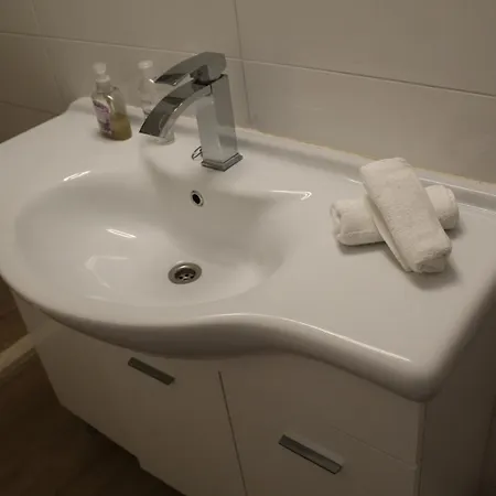 Nikola Leko 3* Hvar Town