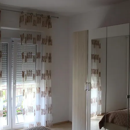 Nikola Leko 3* Hvar Town